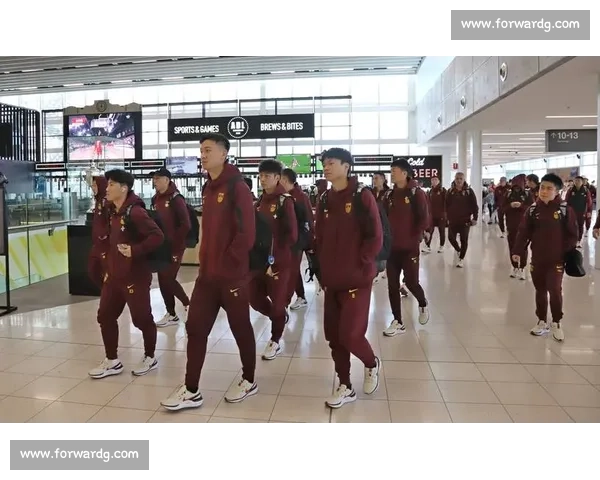 国足新帅亮相集训备战世预赛球员状态引发外界关注年轻化调整成焦点